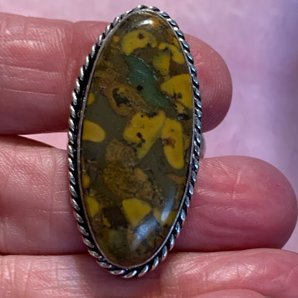 GENUINE GEMSTONE RING. Size 7.5